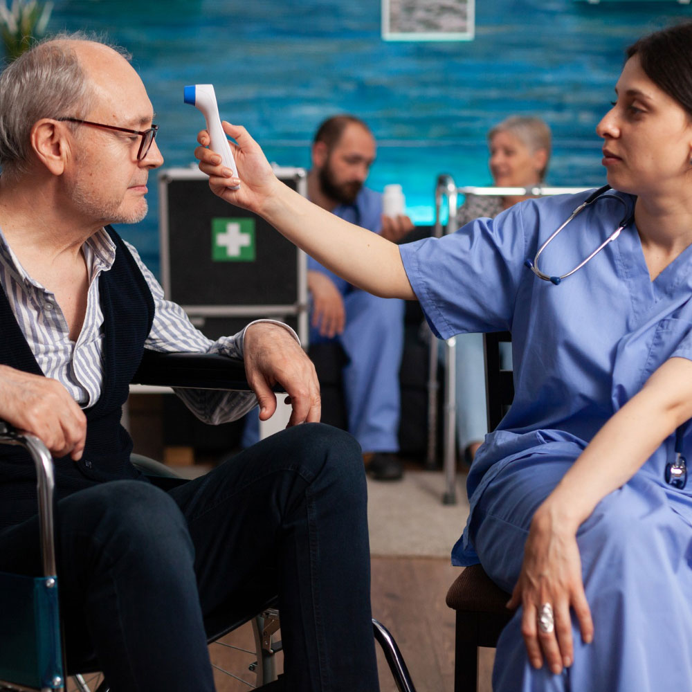 International Caregiving Course vs. Local Caregiving Training: What’s the Difference?